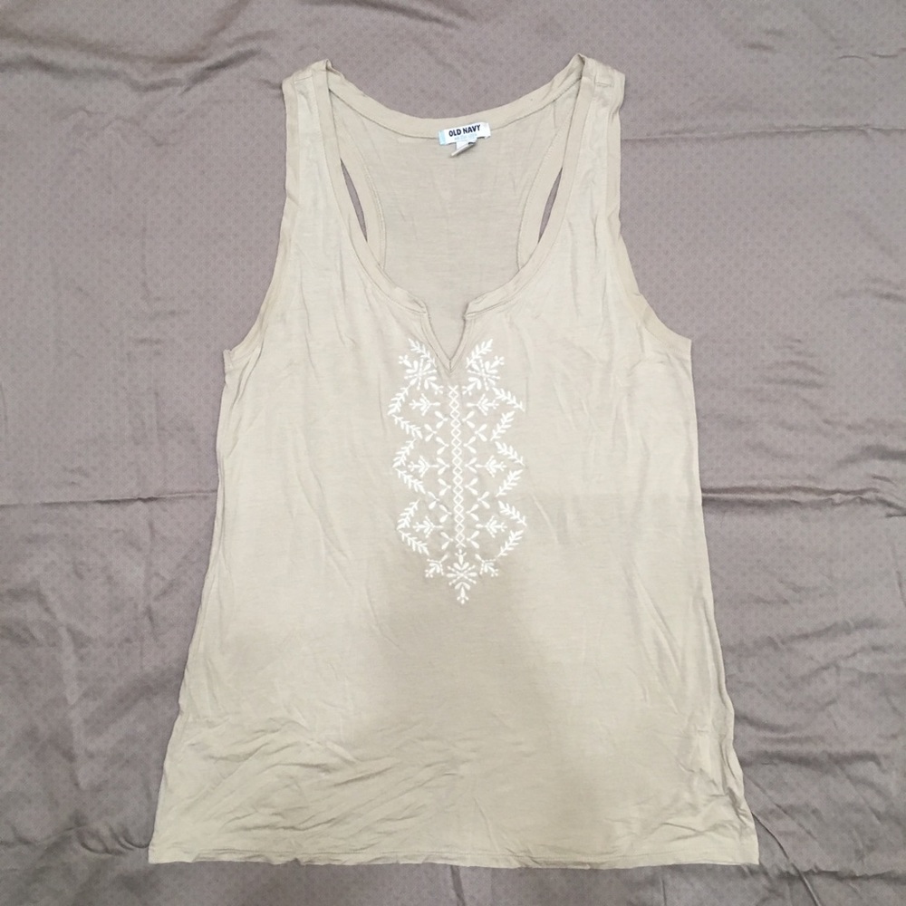 🔅3/$10🔅 Size M Old Navy embroidered tank top